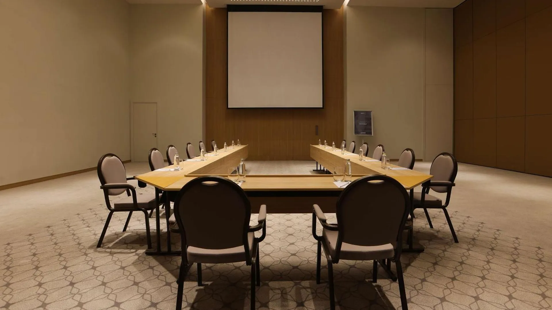 Radisson Hotel & Residence Riyadh Olaya 4*,
